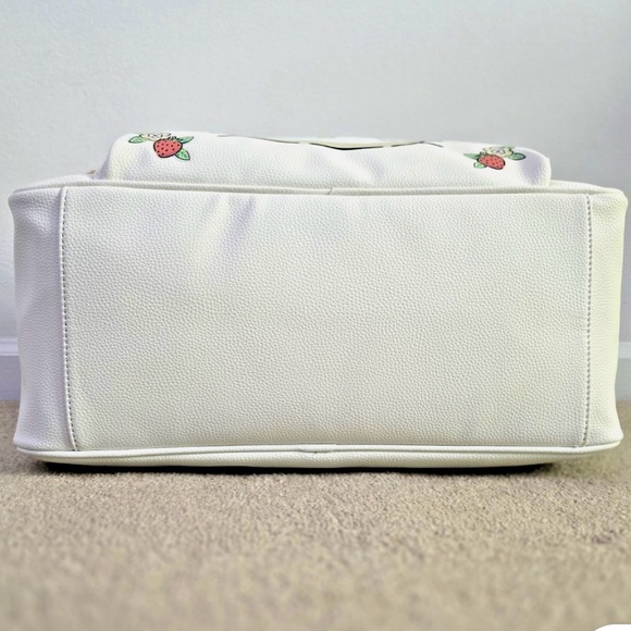 PRIMARK  🎀 Hello Kitty Large Travel Bag Collectable - Picture 4 of 12